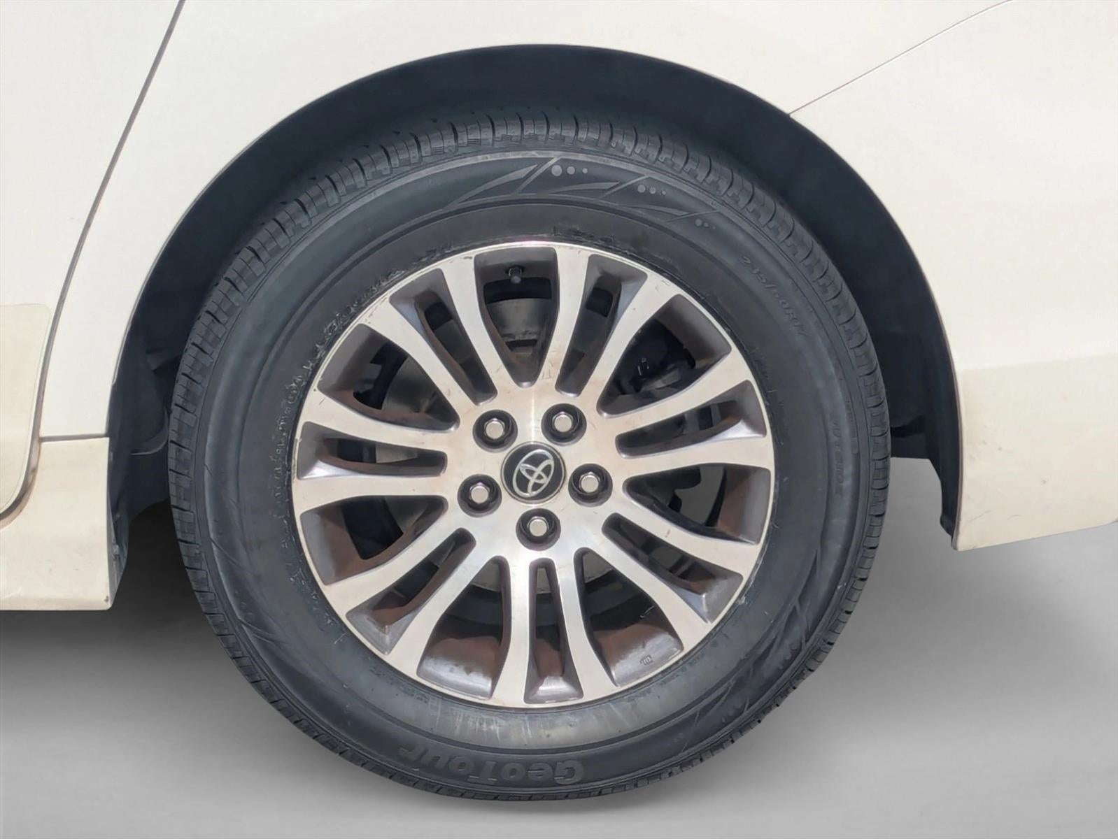 2019 Toyota Sienna XLE FWD 8-Passenger (Natl)