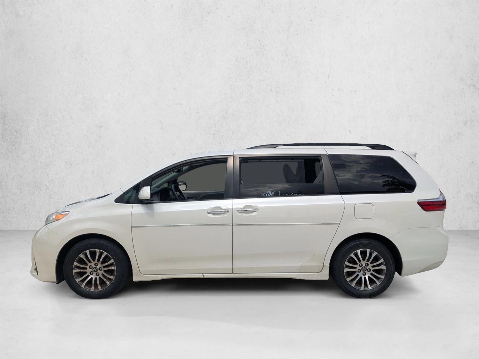 2019 Toyota Sienna XLE FWD 8-Passenger (Natl)