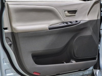 2017 Toyota Sienna L FWD 7-Passenger (Natl)