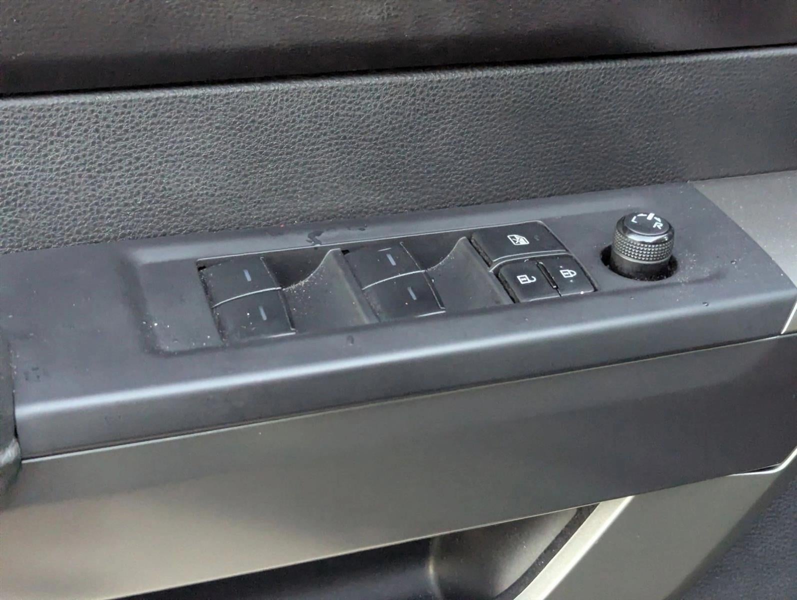 2023 Toyota Tundra 4WD 4WD SR5 CrewMax 5.5' Bed (SE)