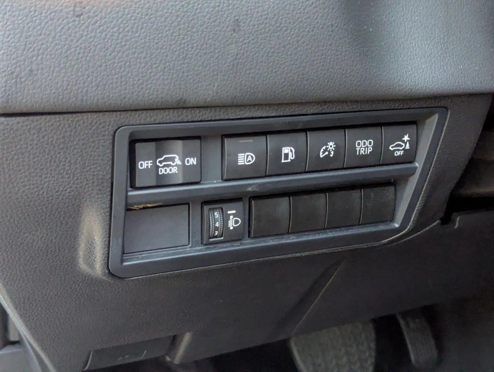 2025 Toyota Sequoia SR5 4WD (SE)