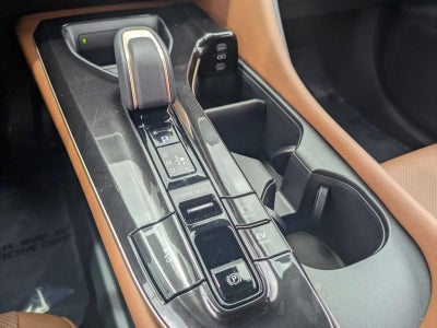 2025 Toyota Crown Signia Limited AWD (Natl)