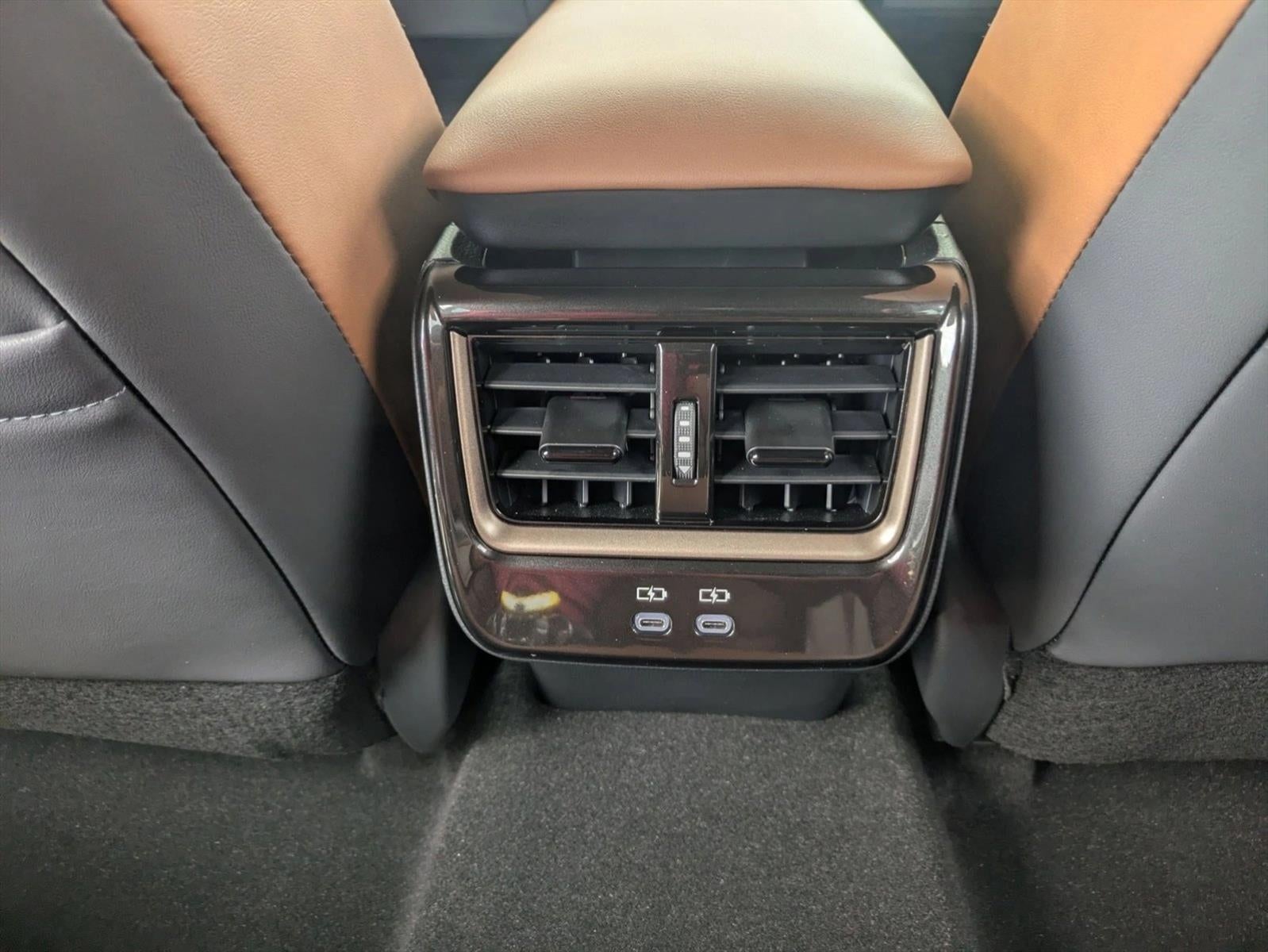 2025 Toyota Crown Signia Limited AWD (Natl)