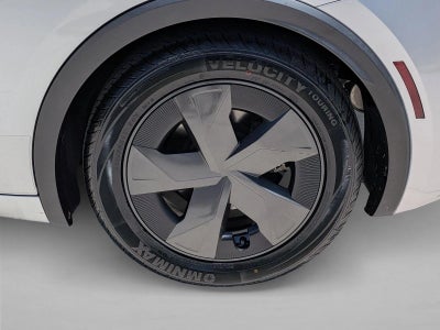 2023 Toyota Prius LE (Natl)