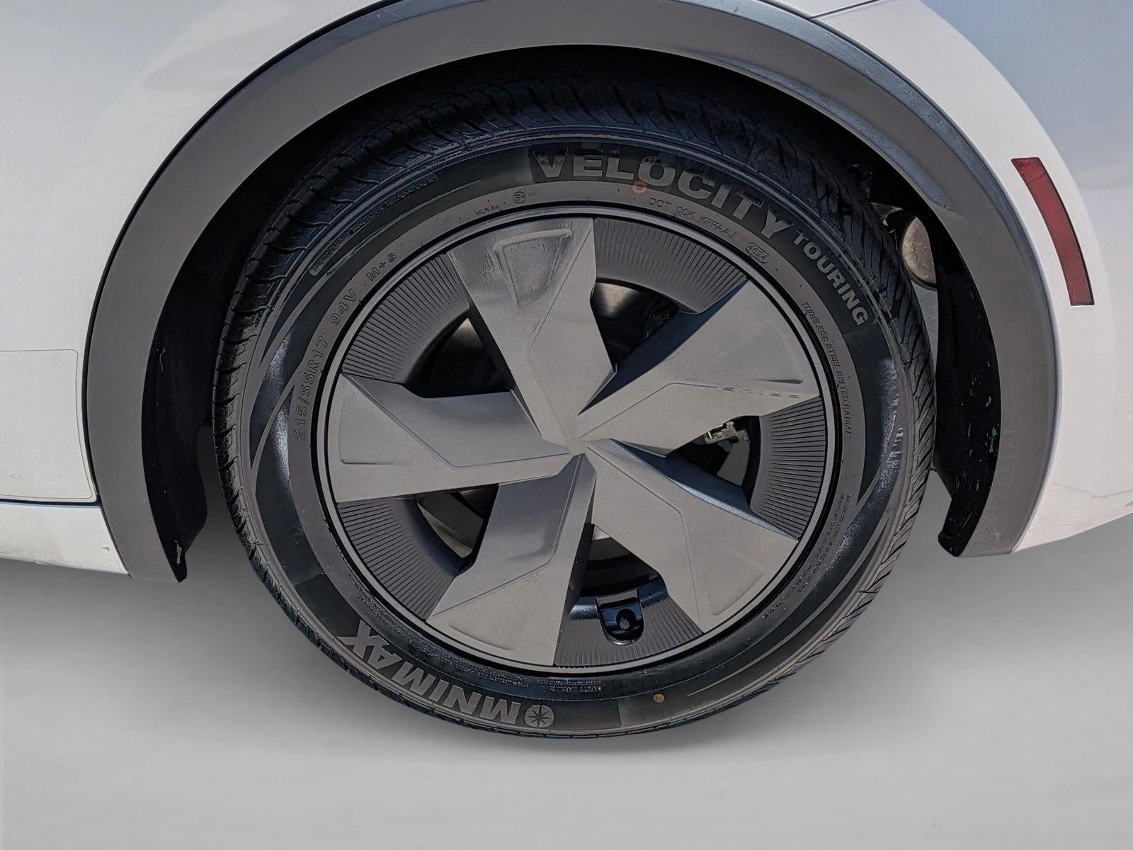 2023 Toyota Prius LE (Natl)