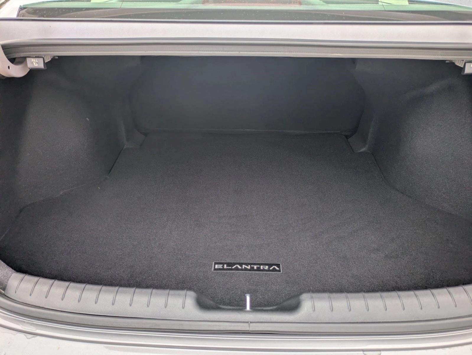 2024 Hyundai ELANTRA SE IVT