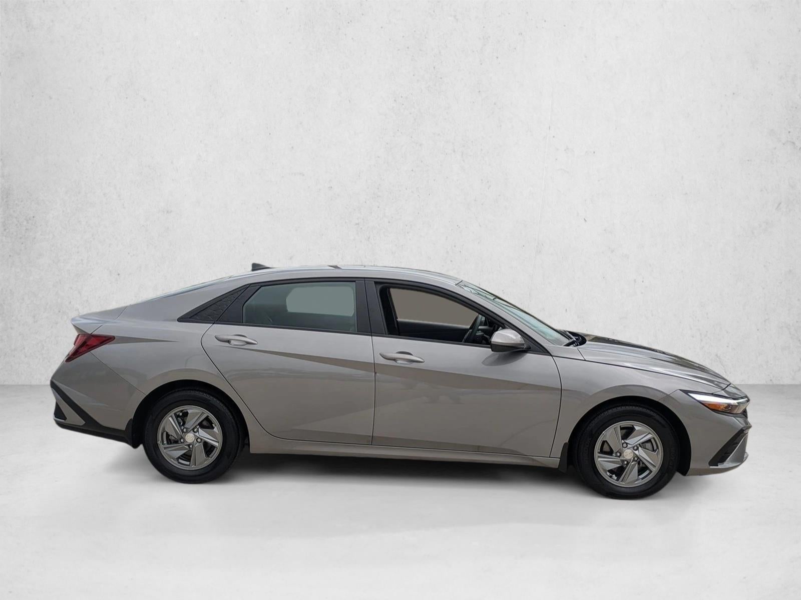 2024 Hyundai ELANTRA SE IVT