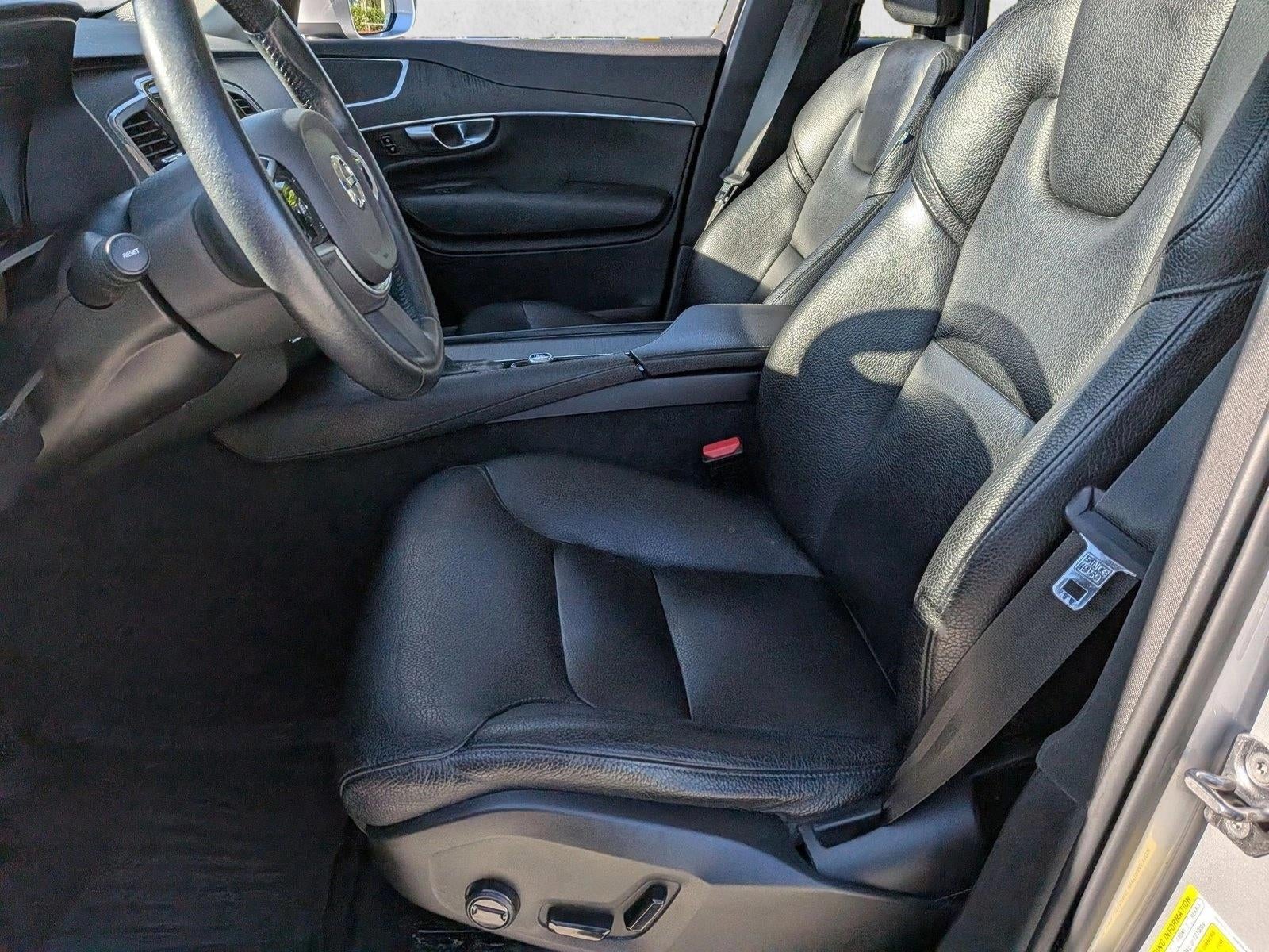 2020 Volvo XC90 T6 AWD Momentum 7 Passenger