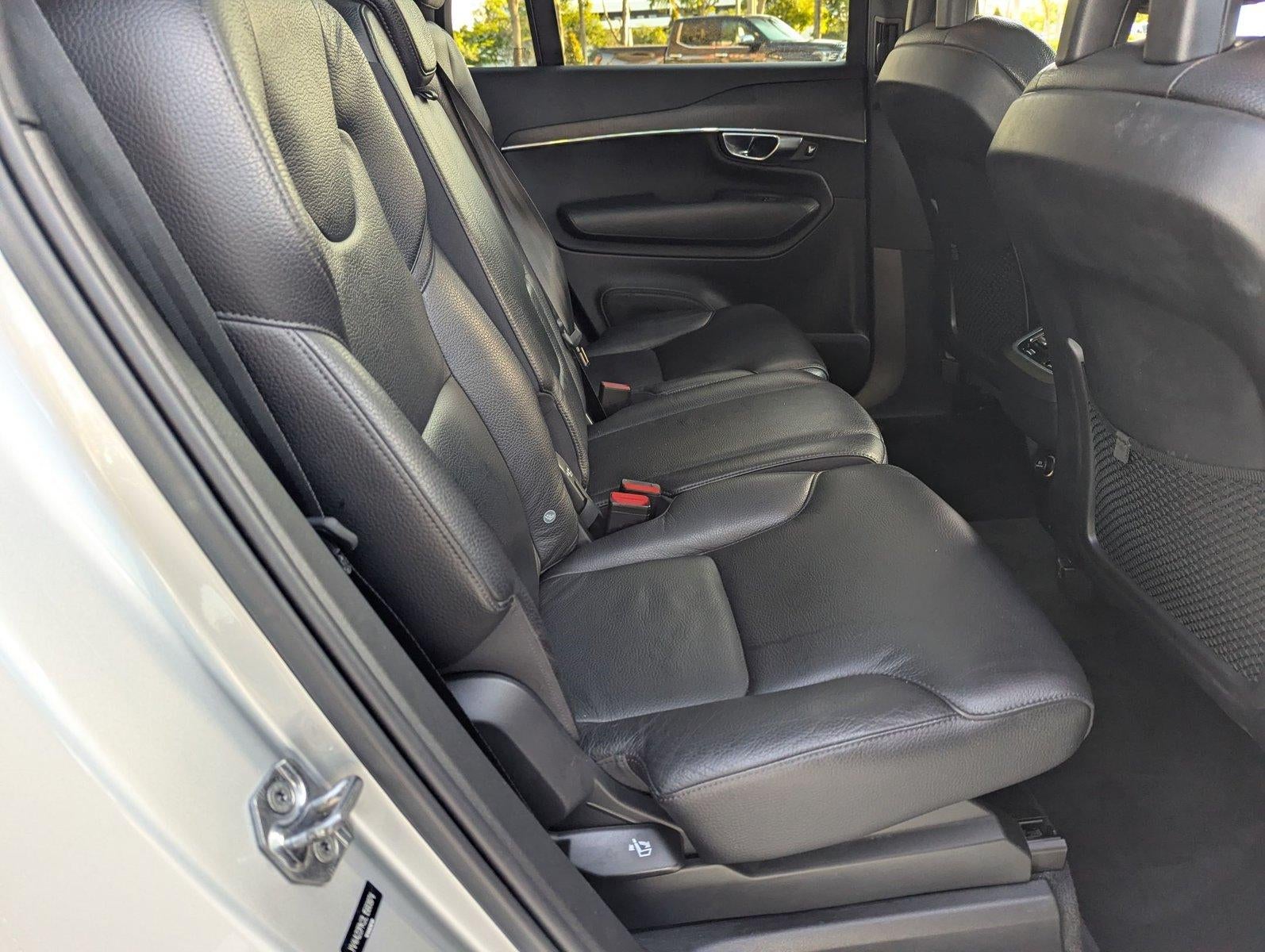 2020 Volvo XC90 T6 AWD Momentum 7 Passenger