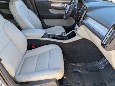 2021 Volvo XC40 T4 FWD Momentum