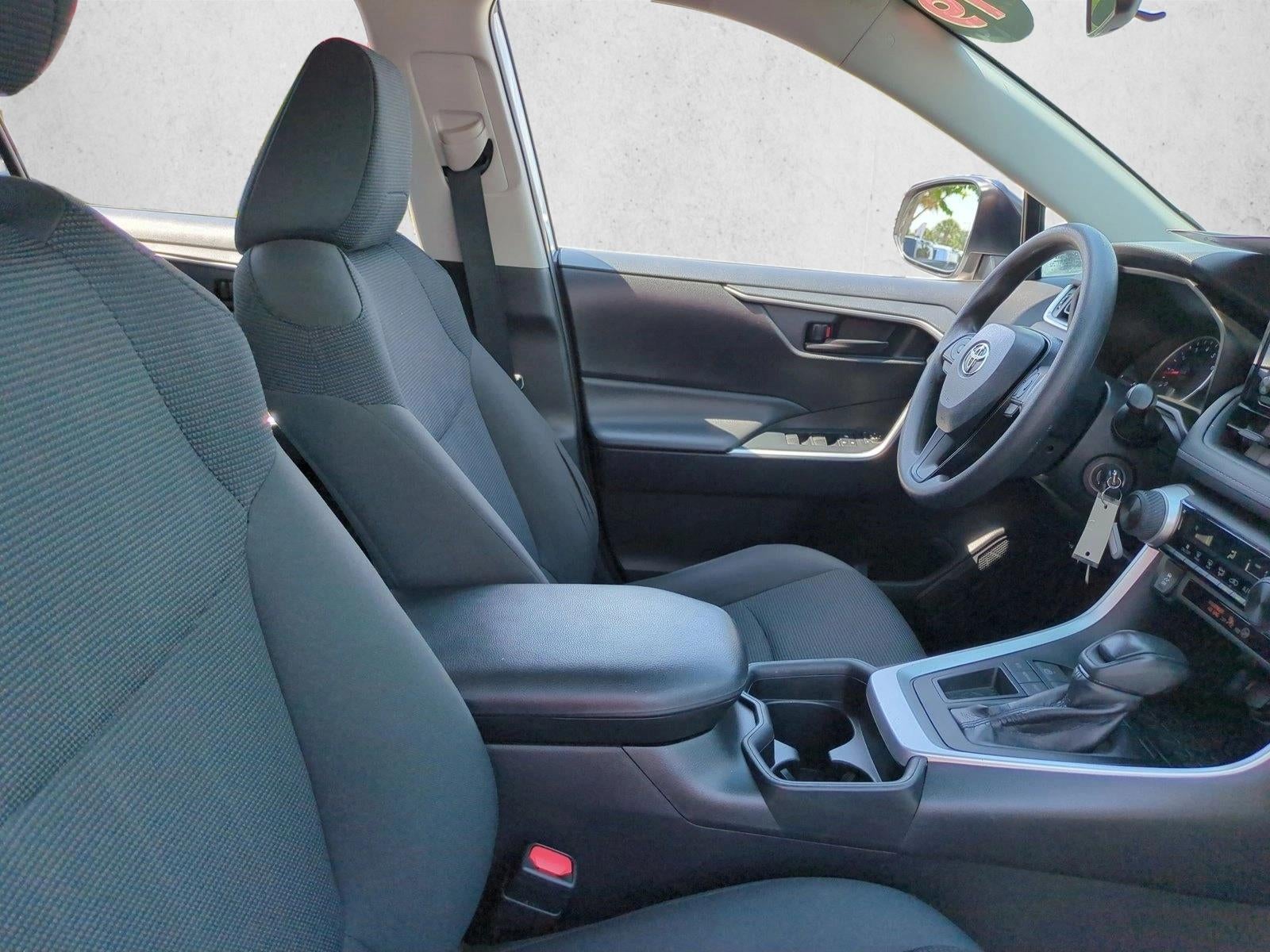 2019 Toyota RAV4 LE FWD (GS)