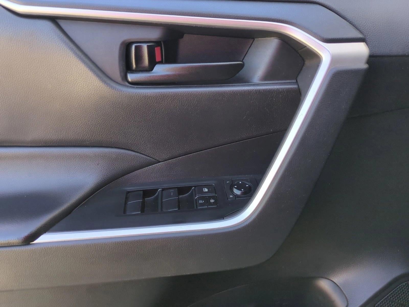 2021 Toyota RAV4 LE FWD (GS)