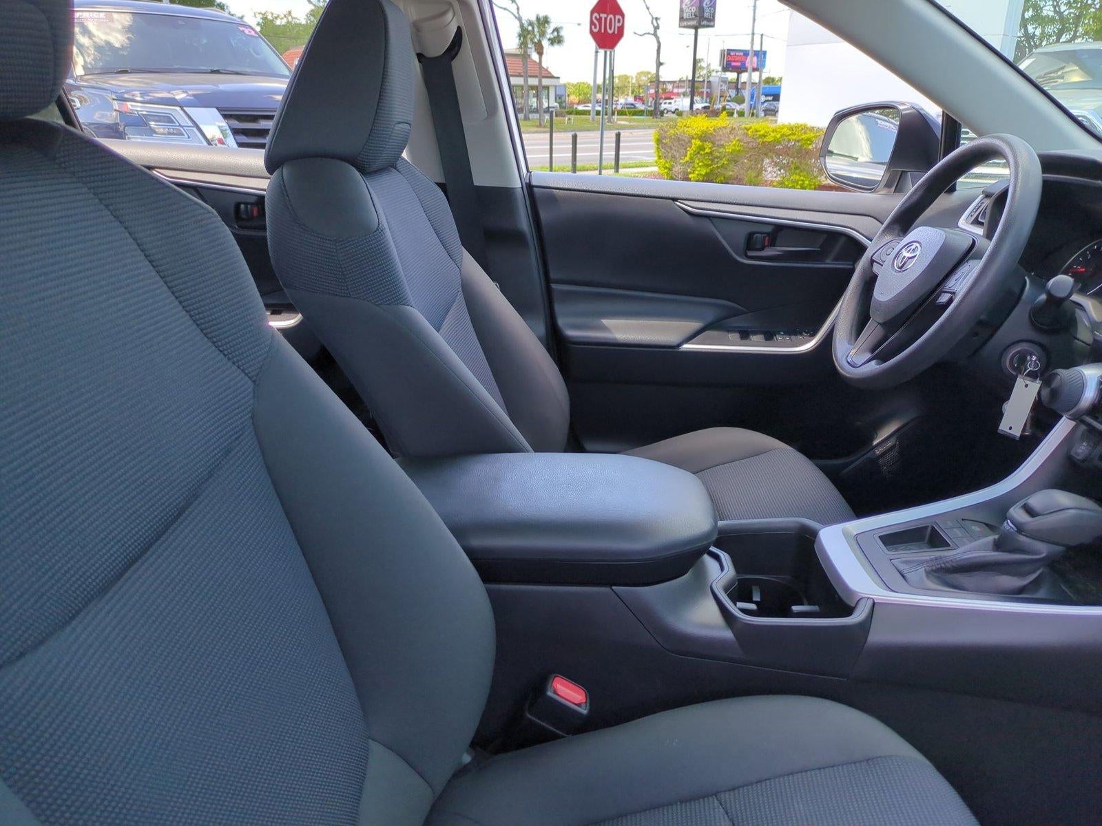 2022 Toyota RAV4 LE FWD (GS)