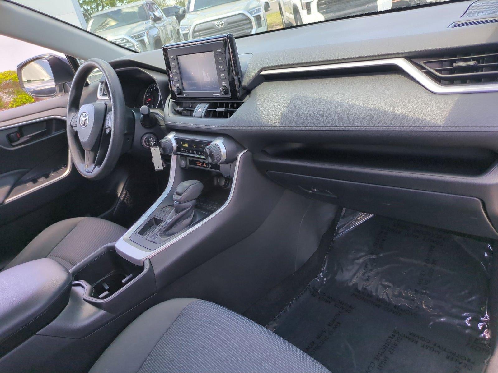 2022 Toyota RAV4 LE FWD (GS)