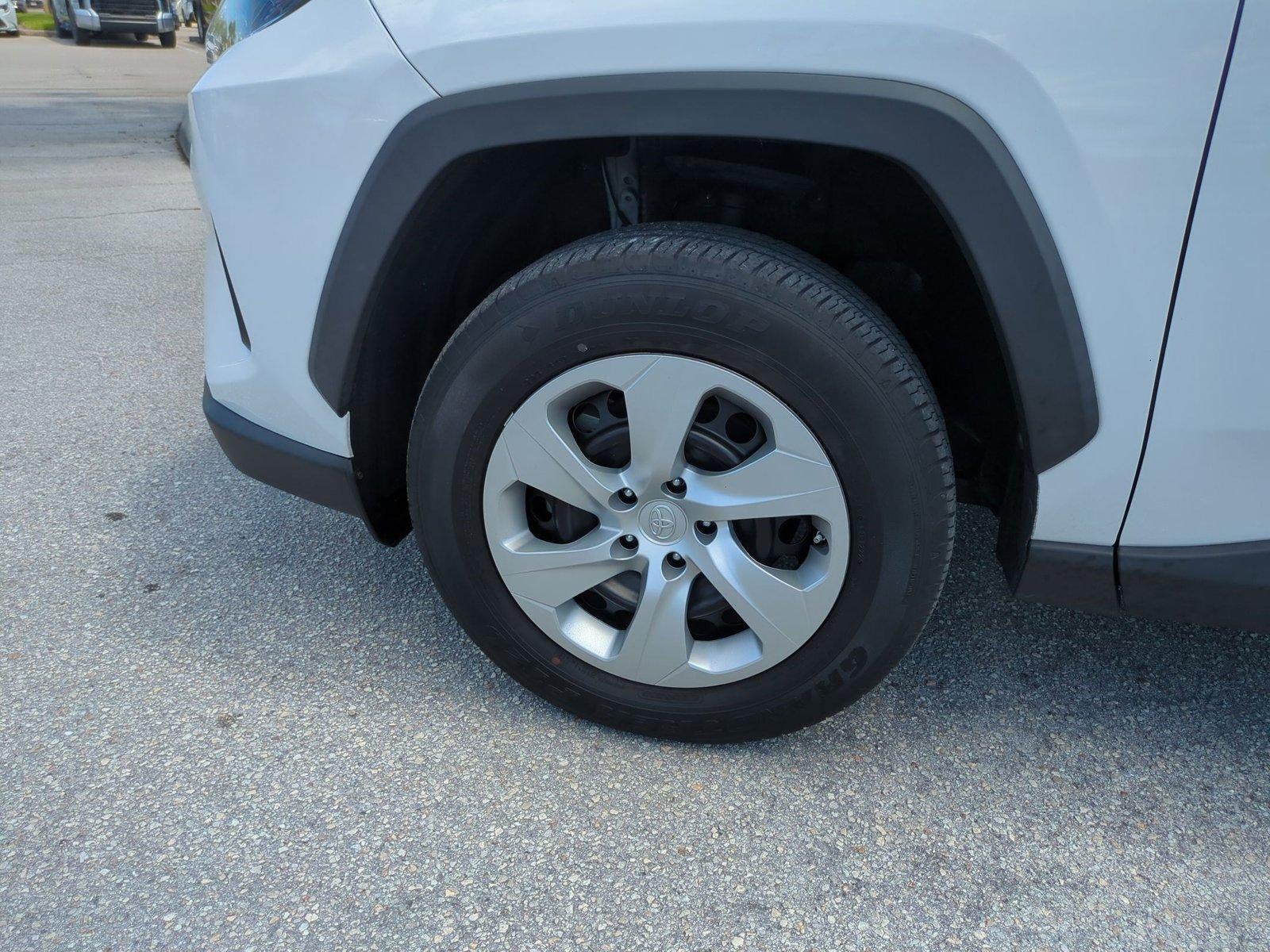 2022 Toyota RAV4 LE FWD (GS)