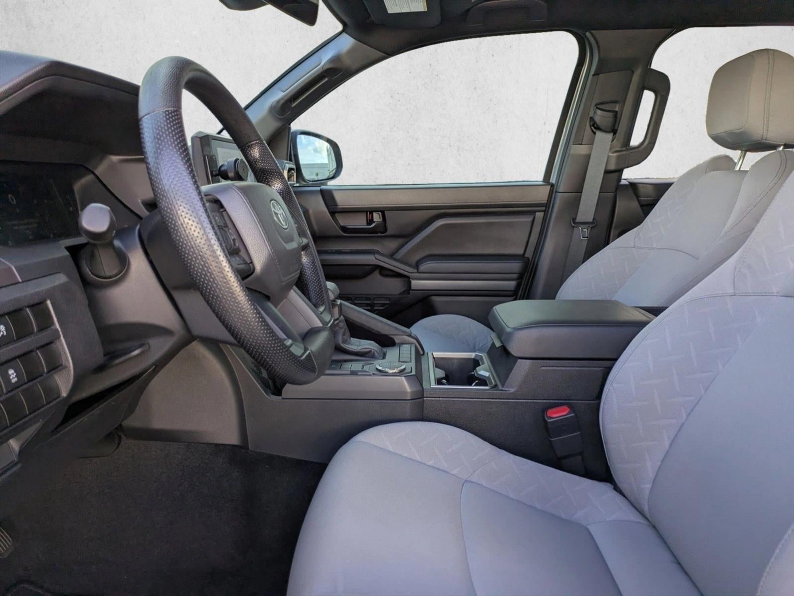 2025 Toyota Tacoma 2WD 2WD SR5 Double Cab 5' Bed AT (SE)