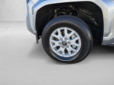 2025 Toyota Tacoma 2WD 2WD SR5 Double Cab 5' Bed AT (SE)