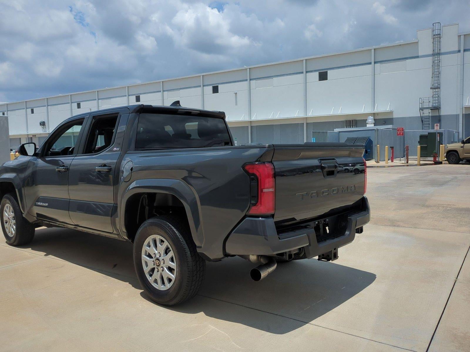 2025 Toyota Tacoma 2WD 2WD SR5 Double Cab 5' Bed AT (SE)