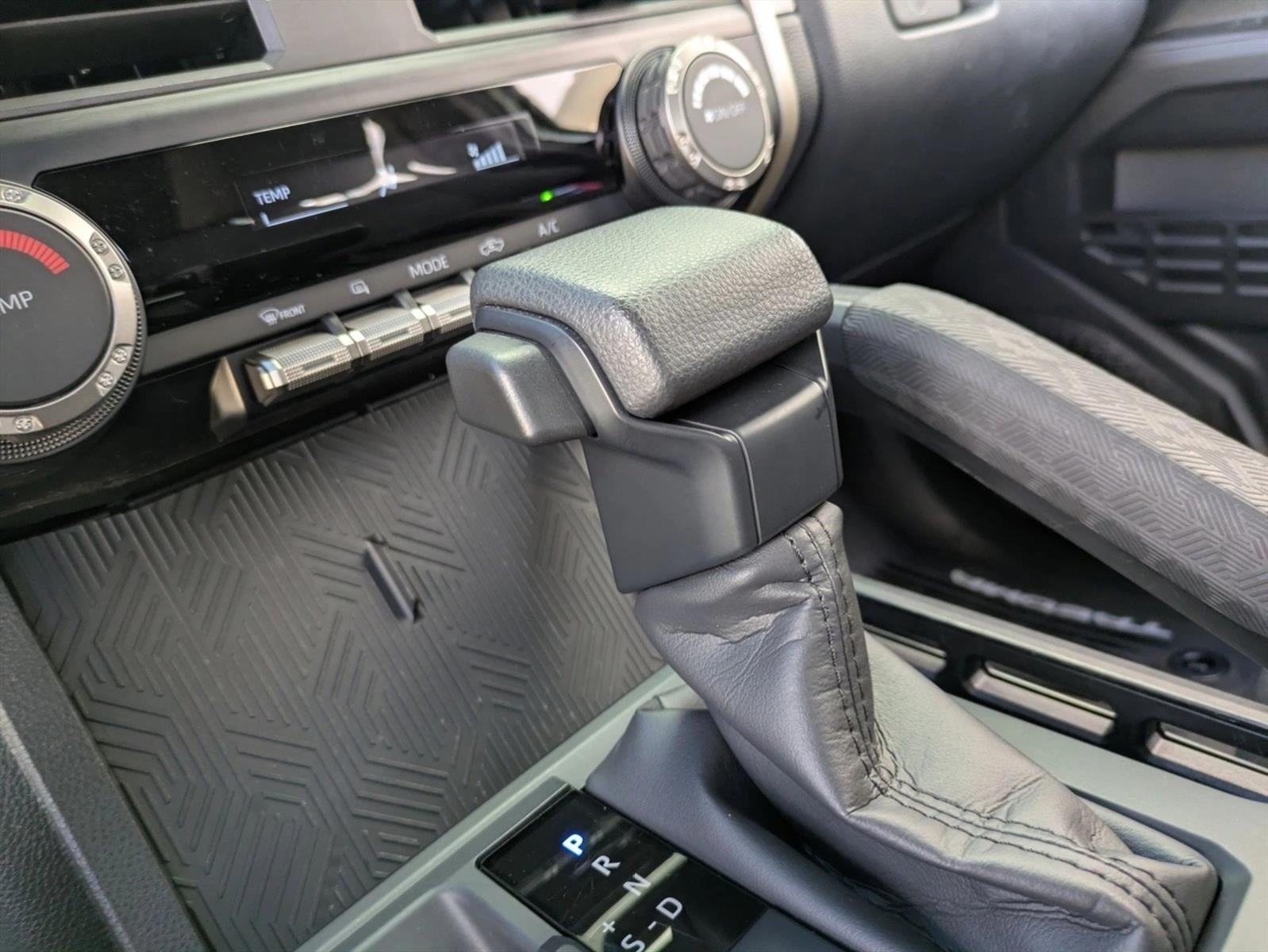 2025 Toyota Tacoma 2WD 2WD SR5 Double Cab 5' Bed AT (SE)