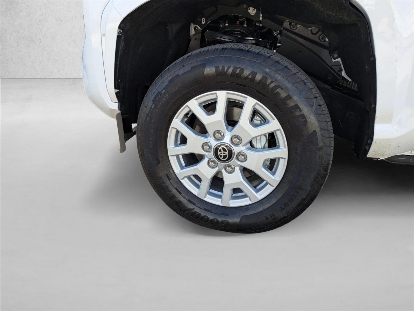 2025 Toyota Tacoma 2WD 2WD SR5 Double Cab 5' Bed AT (SE)