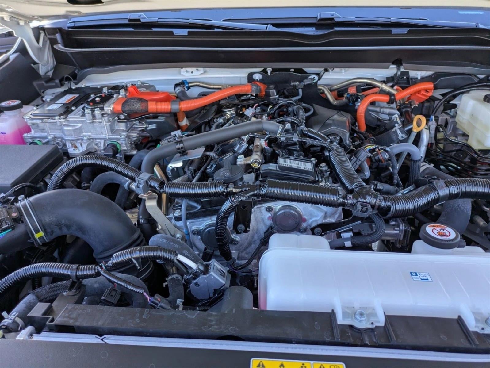 2025 Toyota Tacoma 4WD 4WD TRD Sport Hybrid Double Cab 5' Bed AT (Natl)