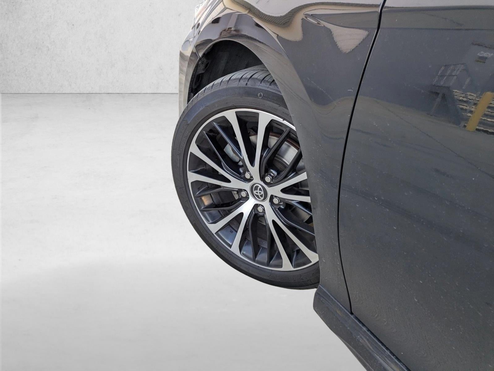 2019 Toyota Camry SE Auto (SE)