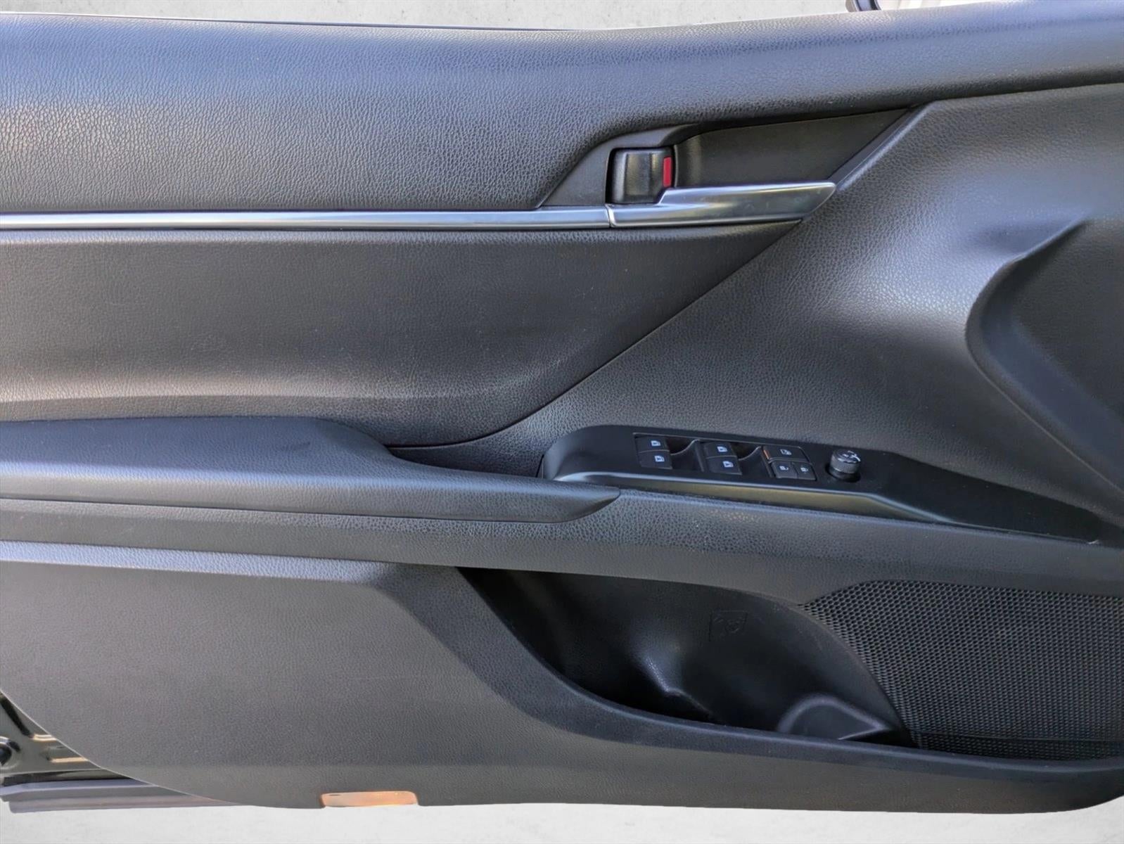 2019 Toyota Camry SE Auto (SE)