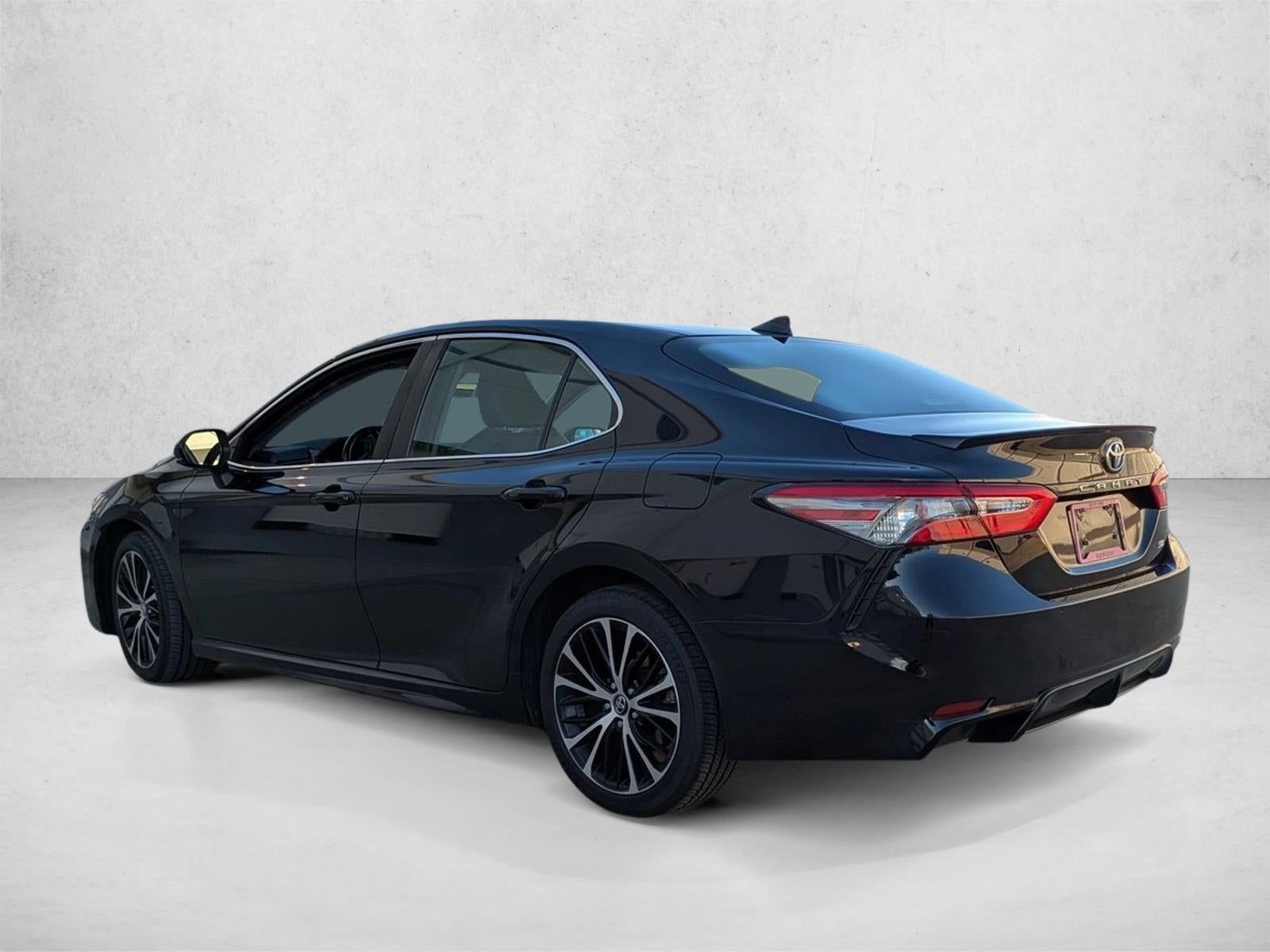 2019 Toyota Camry SE Auto (SE)