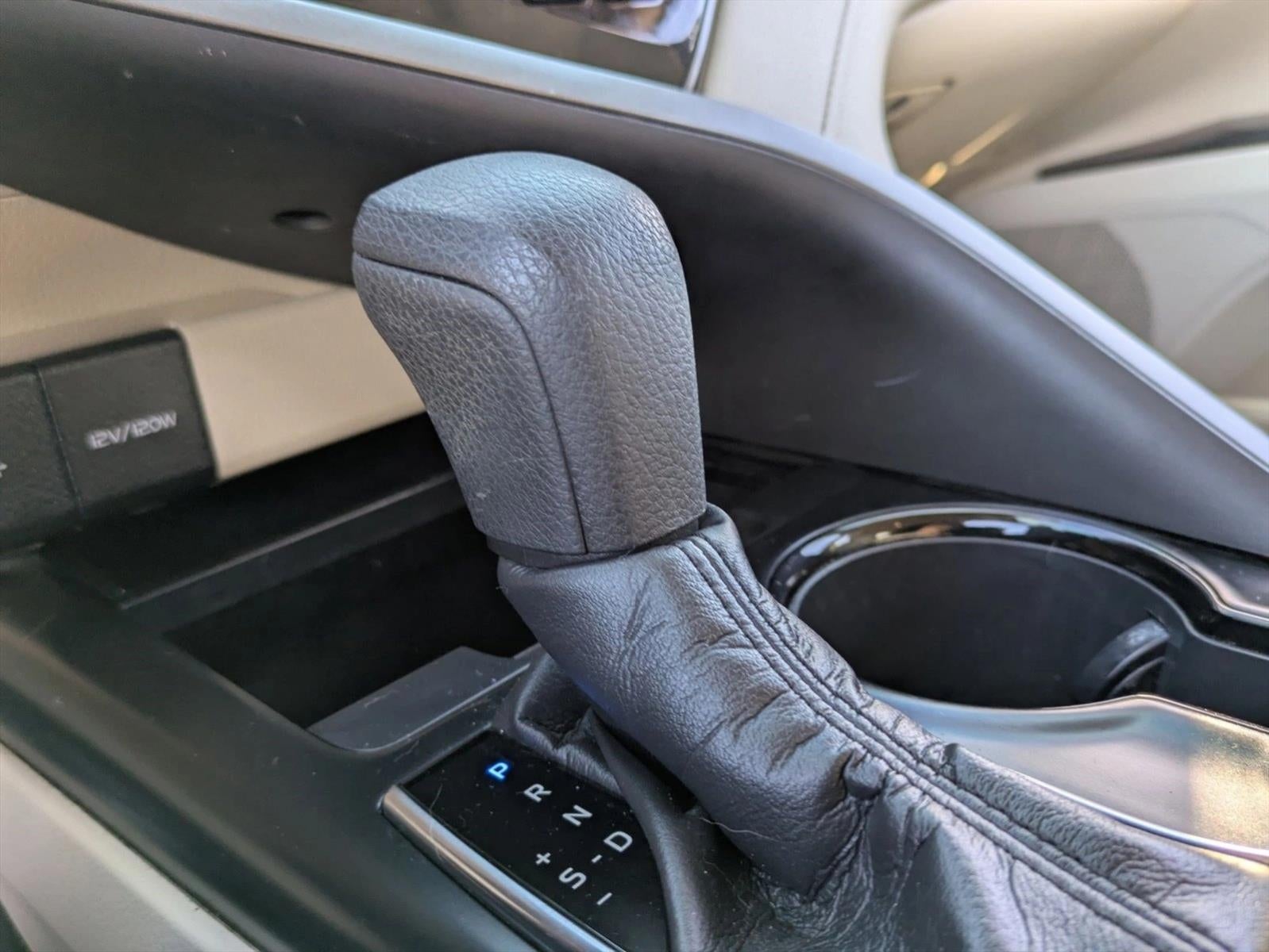 2019 Toyota Camry Hybrid LE CVT (Natl)