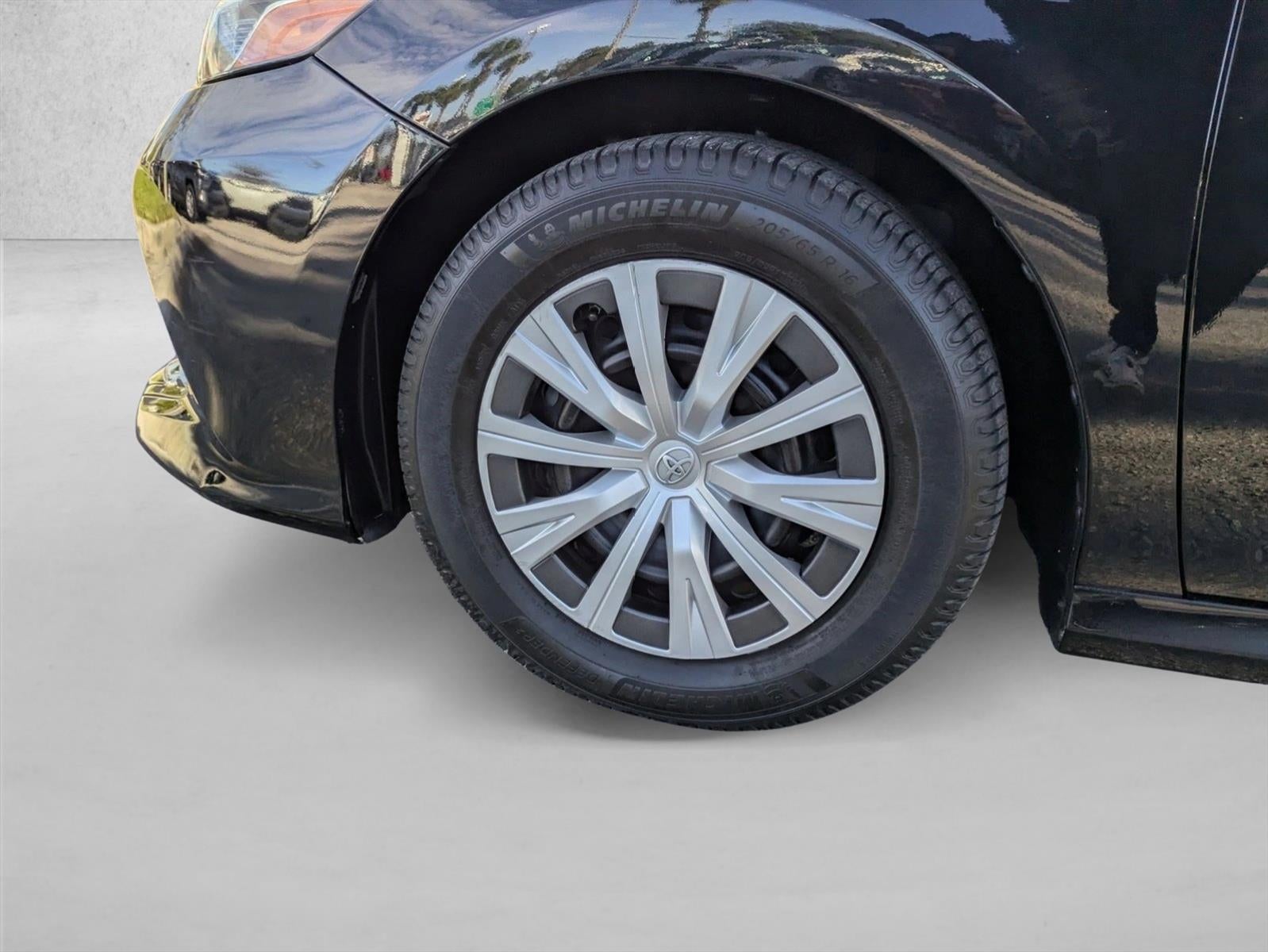 2019 Toyota Camry Hybrid LE CVT (Natl)