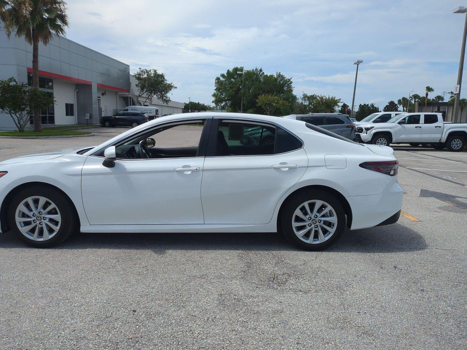 2023 Toyota Camry LE Auto (SE)