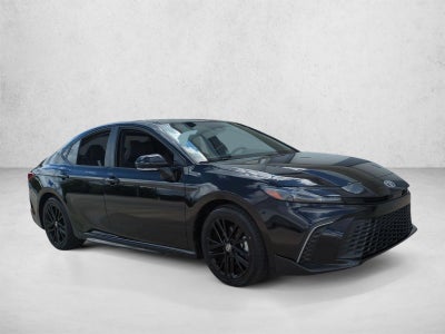 2025 Toyota Camry SE (Natl)