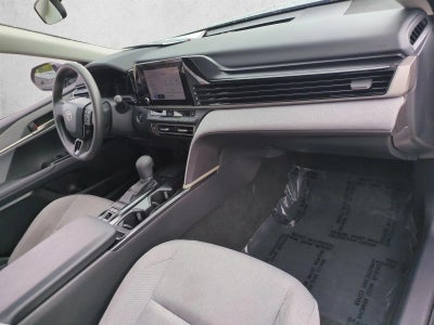 2025 Toyota Camry LE (SE)