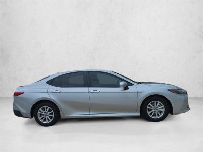 2025 Toyota Camry LE (SE)