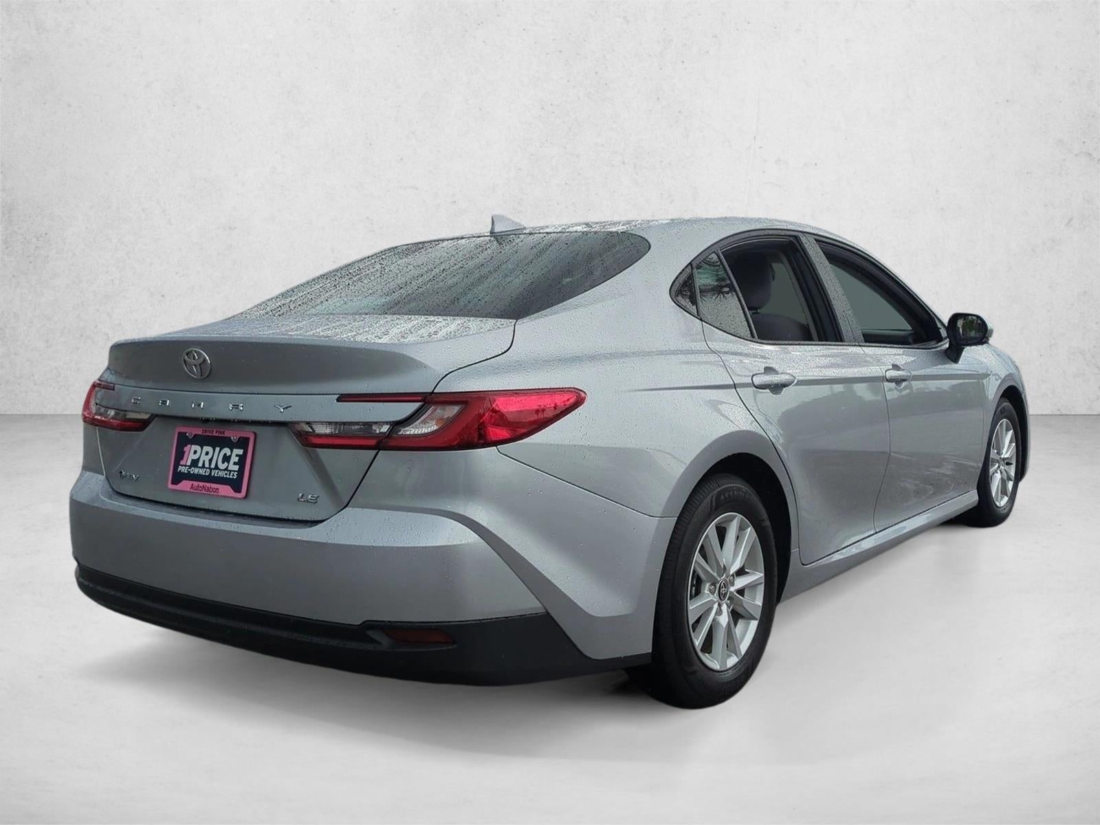 2025 Toyota Camry LE (SE)