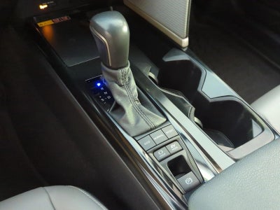 2025 Toyota Camry SE (Natl)
