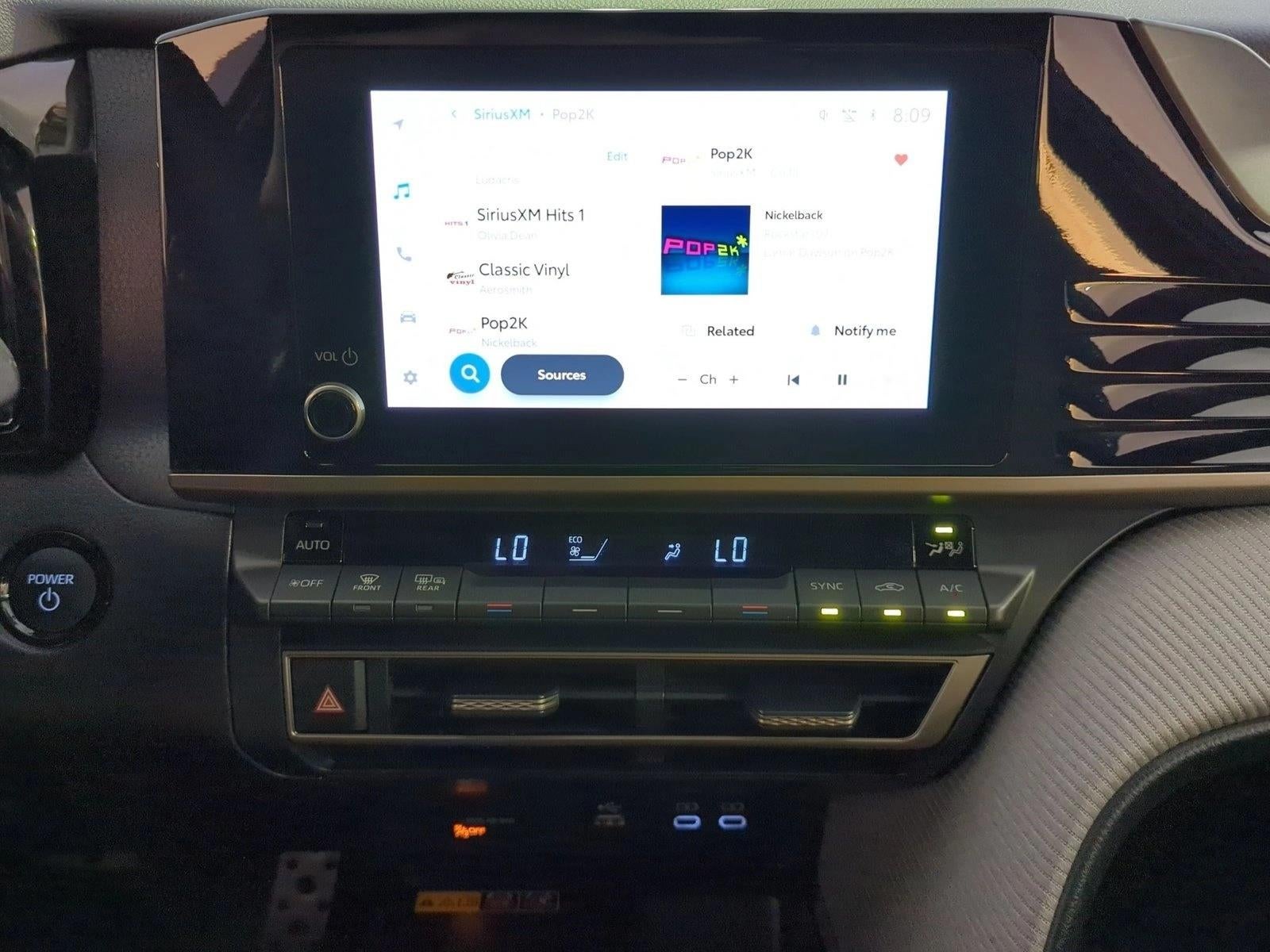 2025 Toyota Camry SE (Natl)