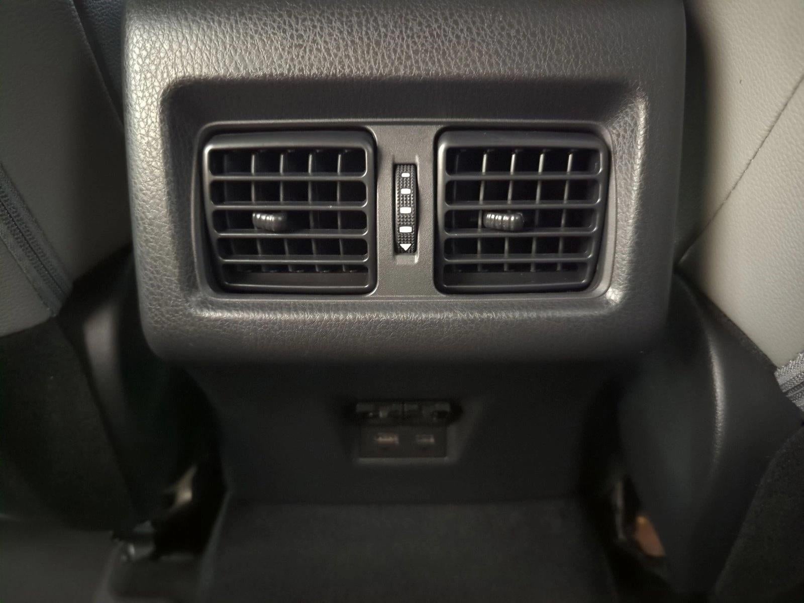 2025 Toyota Camry SE (Natl)