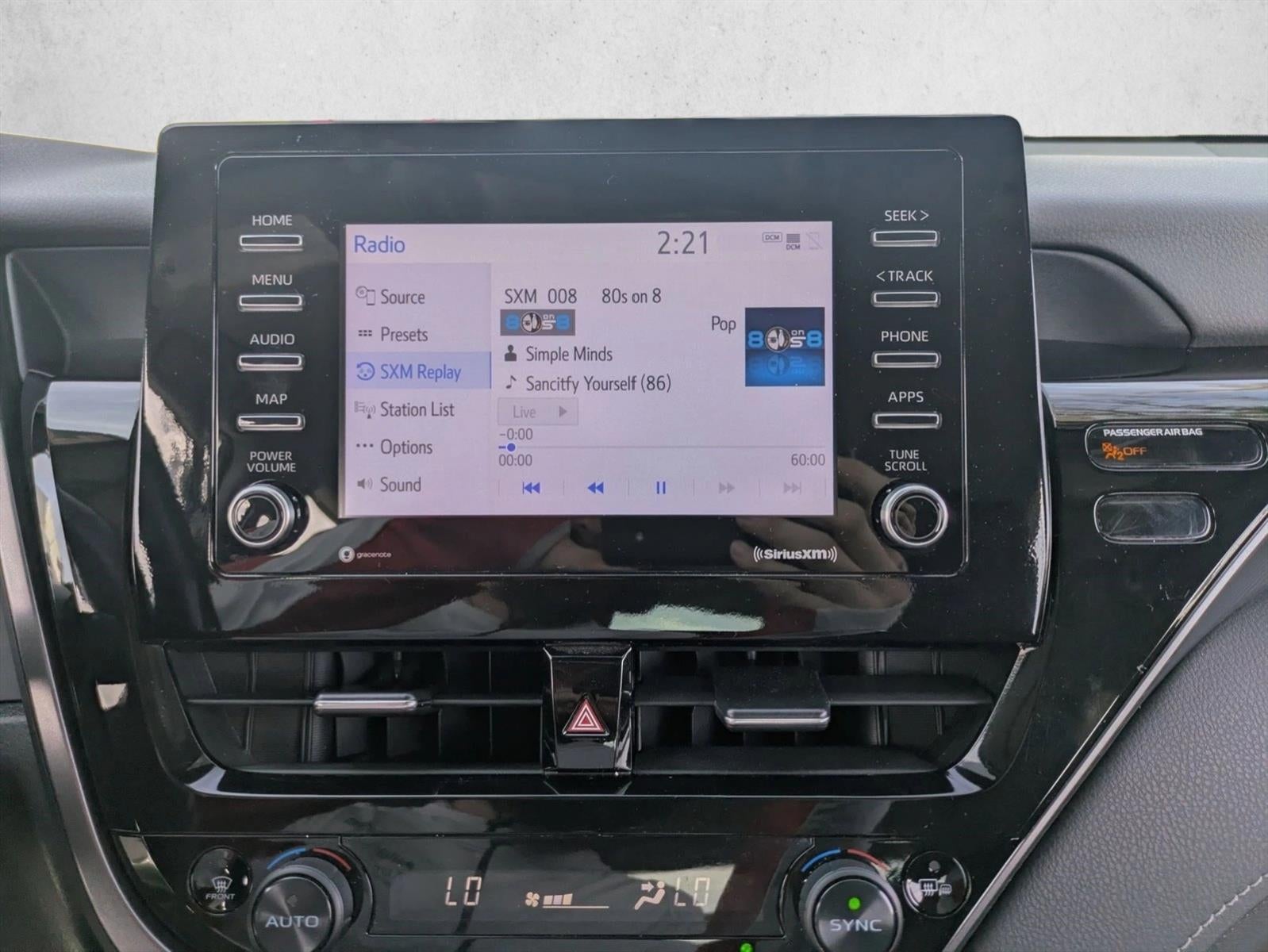 2022 Toyota Camry SE Auto (SE)