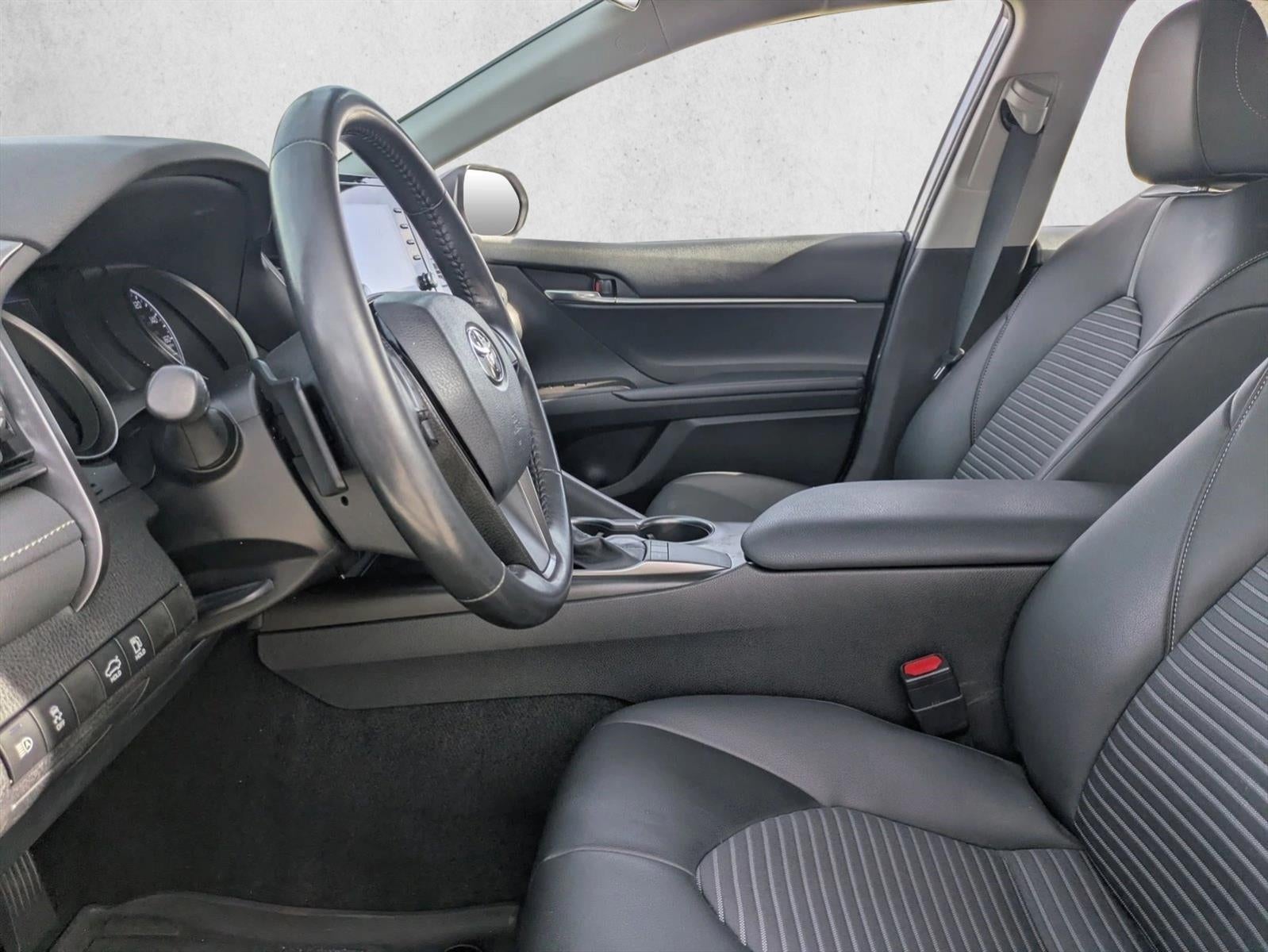 2022 Toyota Camry SE Auto (SE)