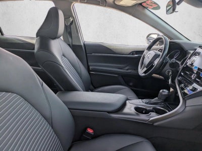 2022 Toyota Camry SE Auto (SE)