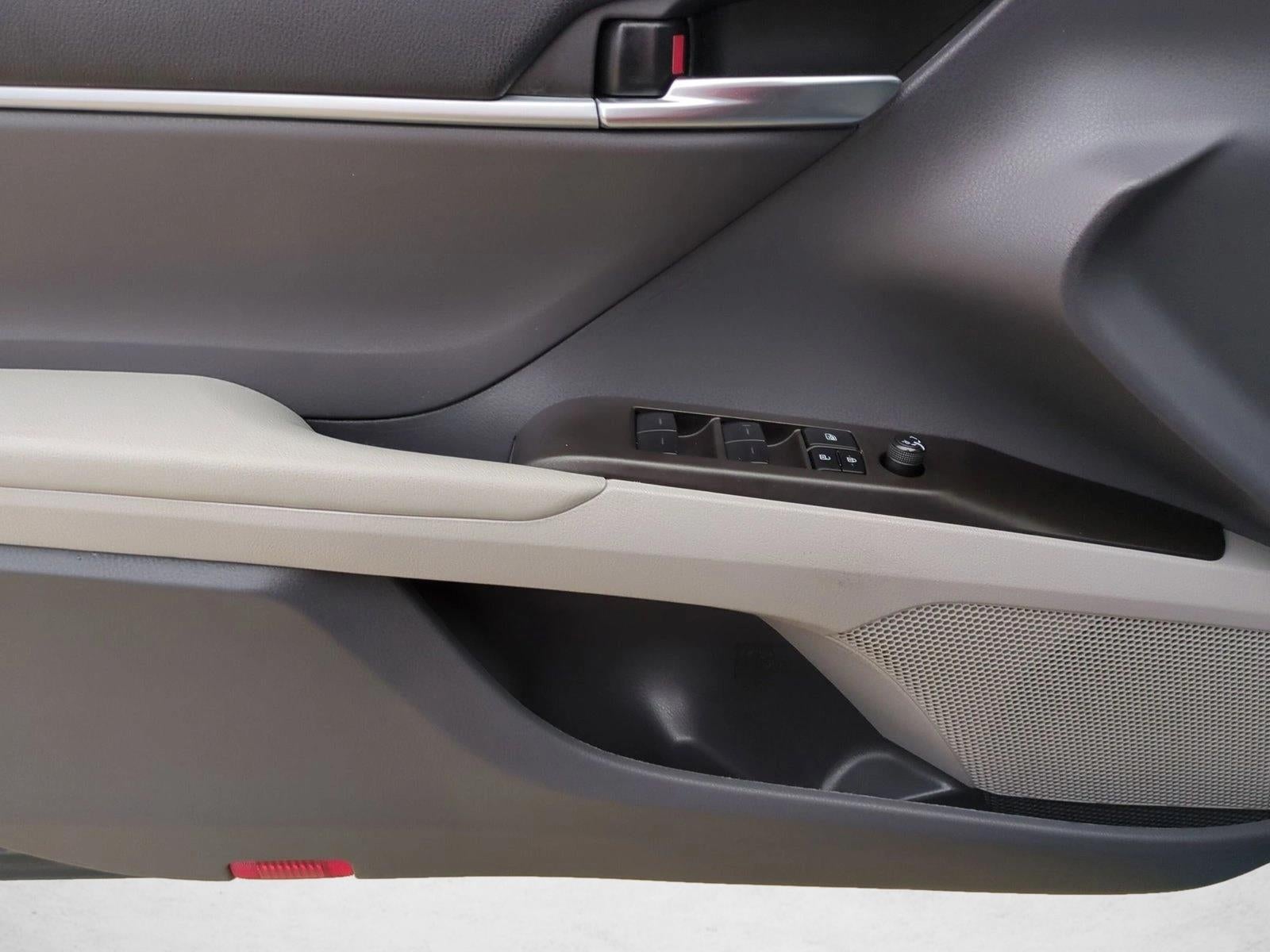 2023 Toyota Camry SE Auto (SE)