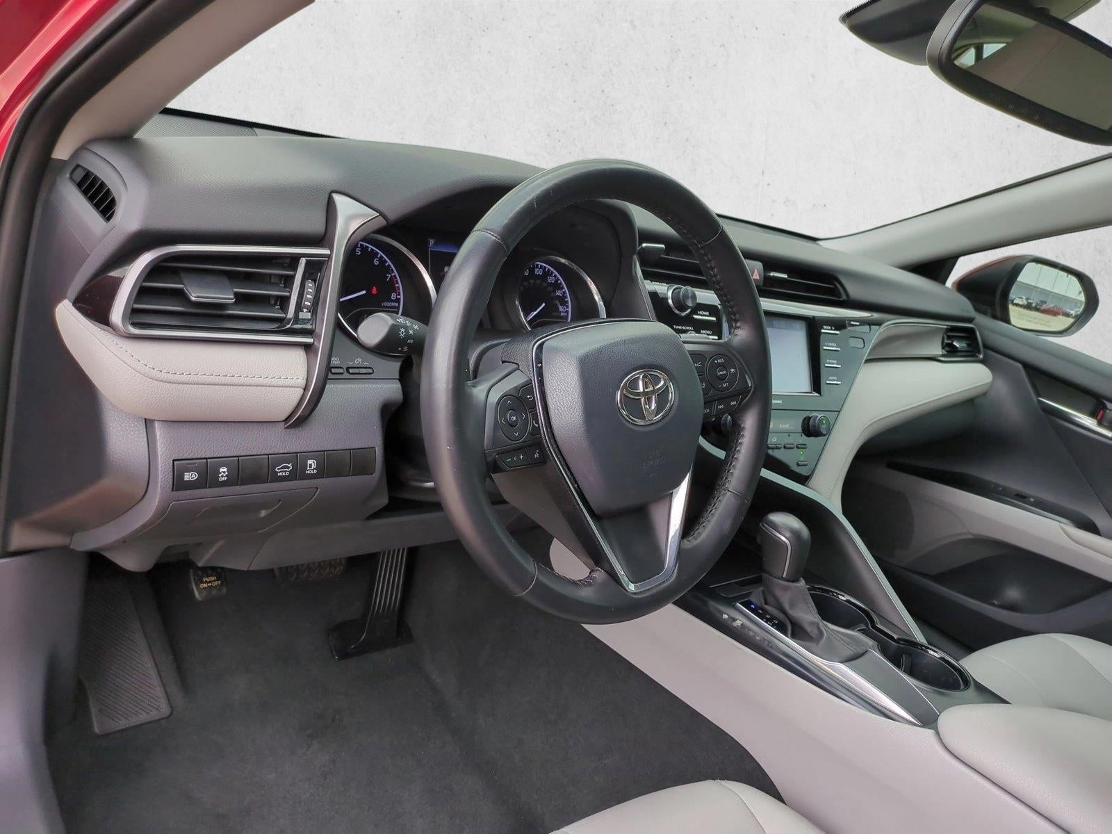 2020 Toyota Camry SE Auto (SE)