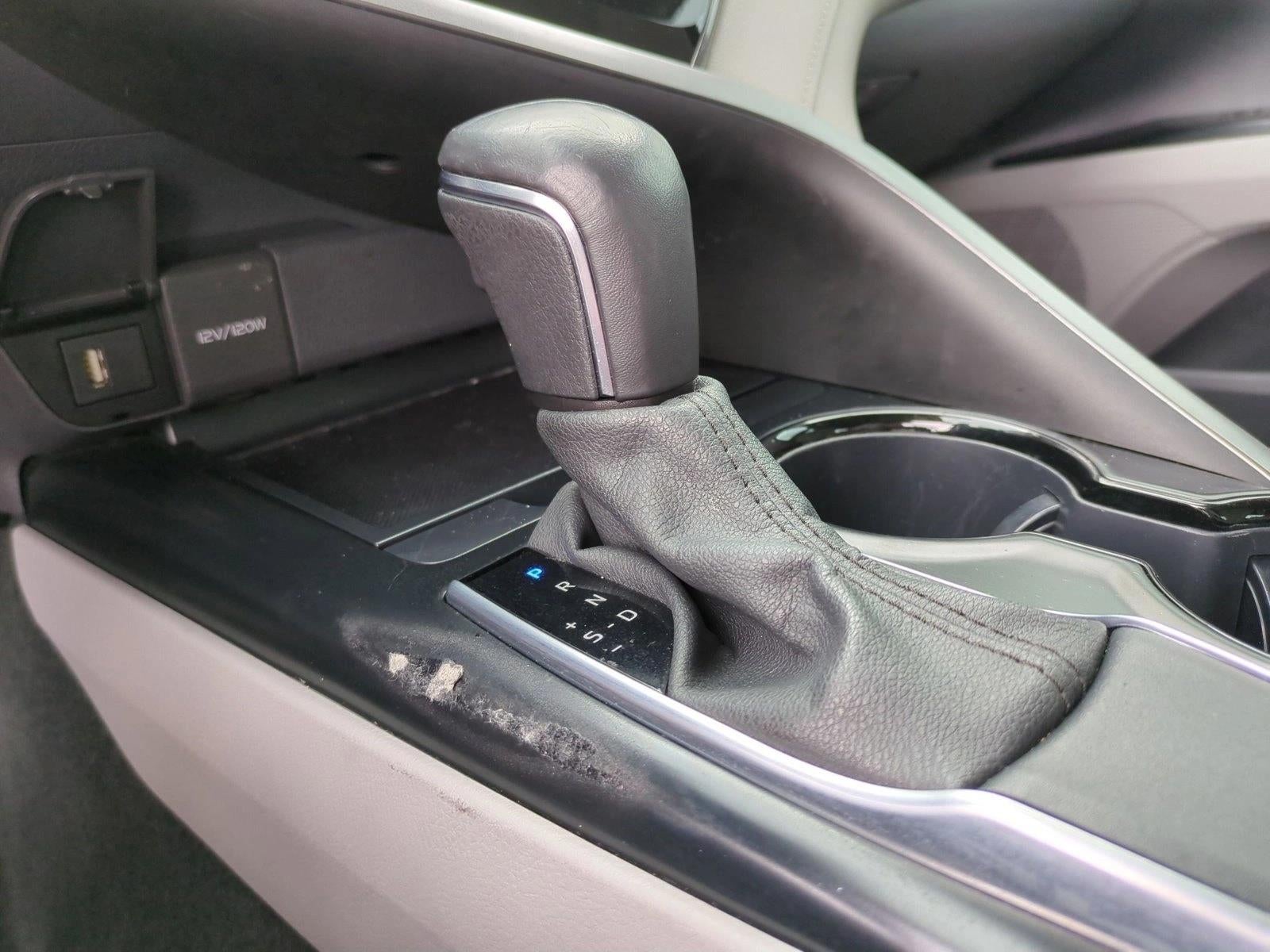 2020 Toyota Camry SE Auto (SE)