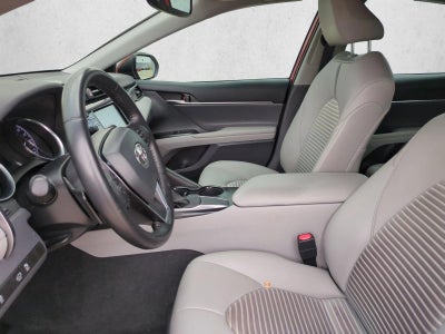 2020 Toyota Camry SE Auto (SE)