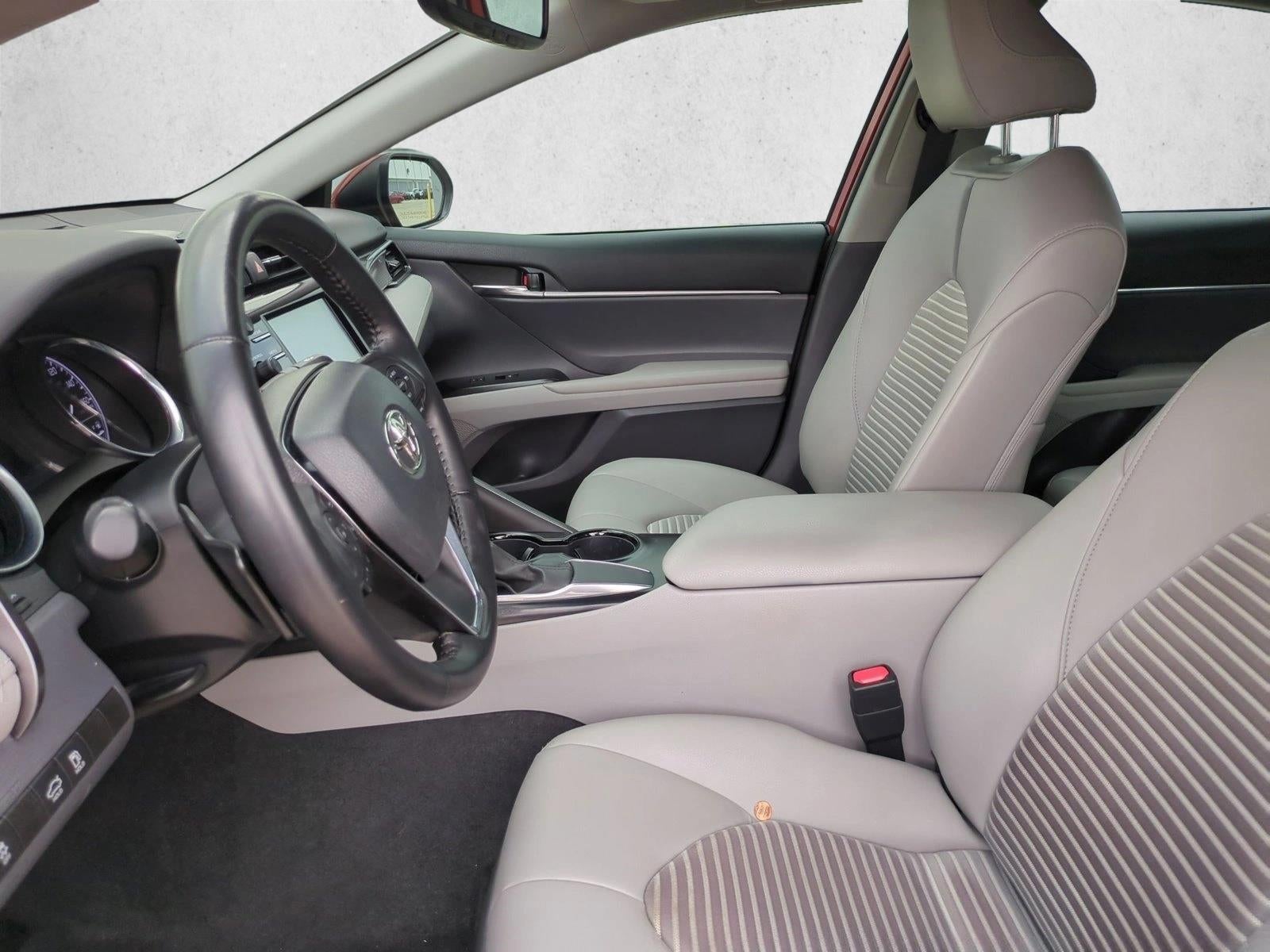 2020 Toyota Camry SE Auto (SE)