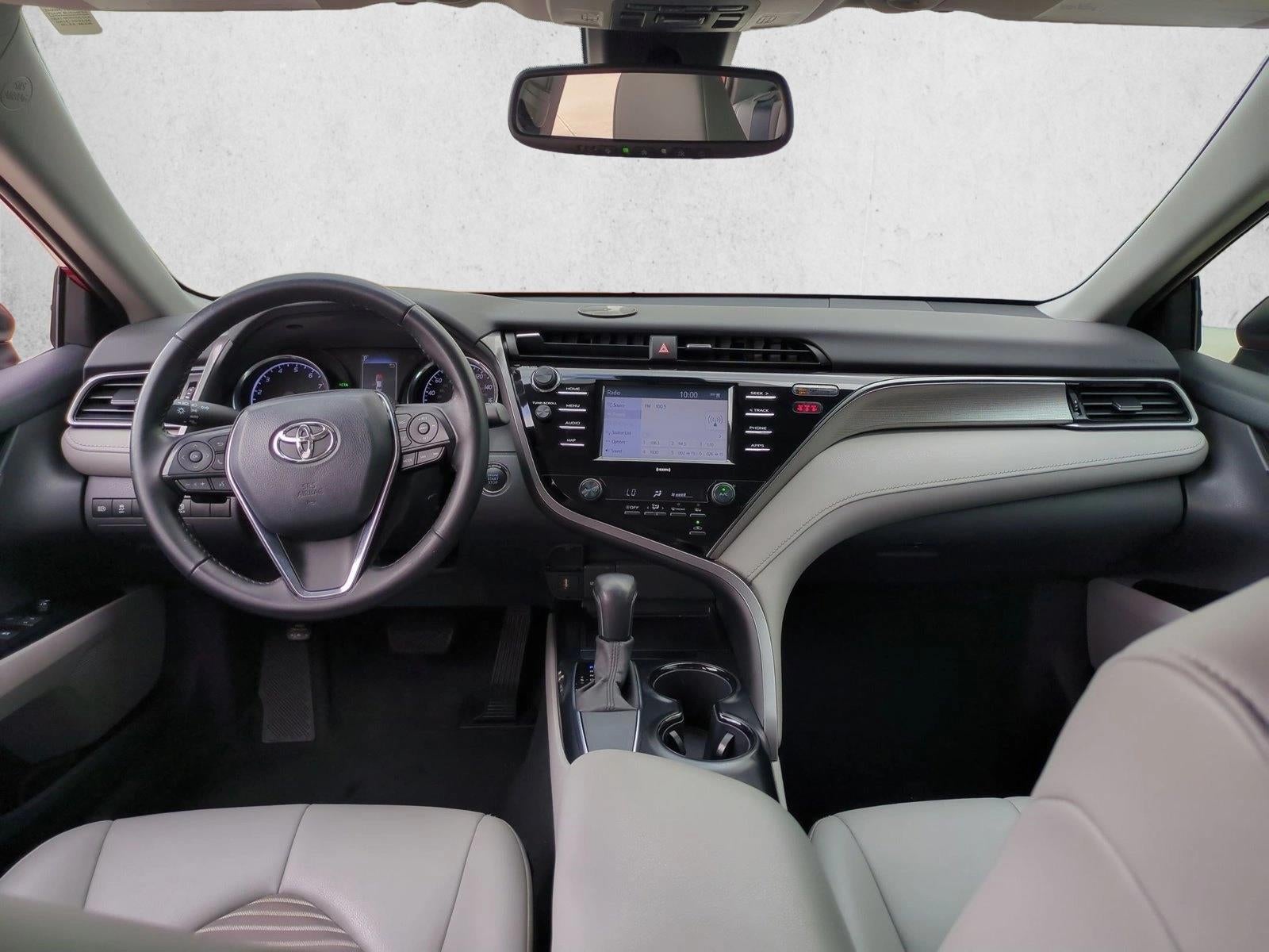 2020 Toyota Camry SE Auto (SE)