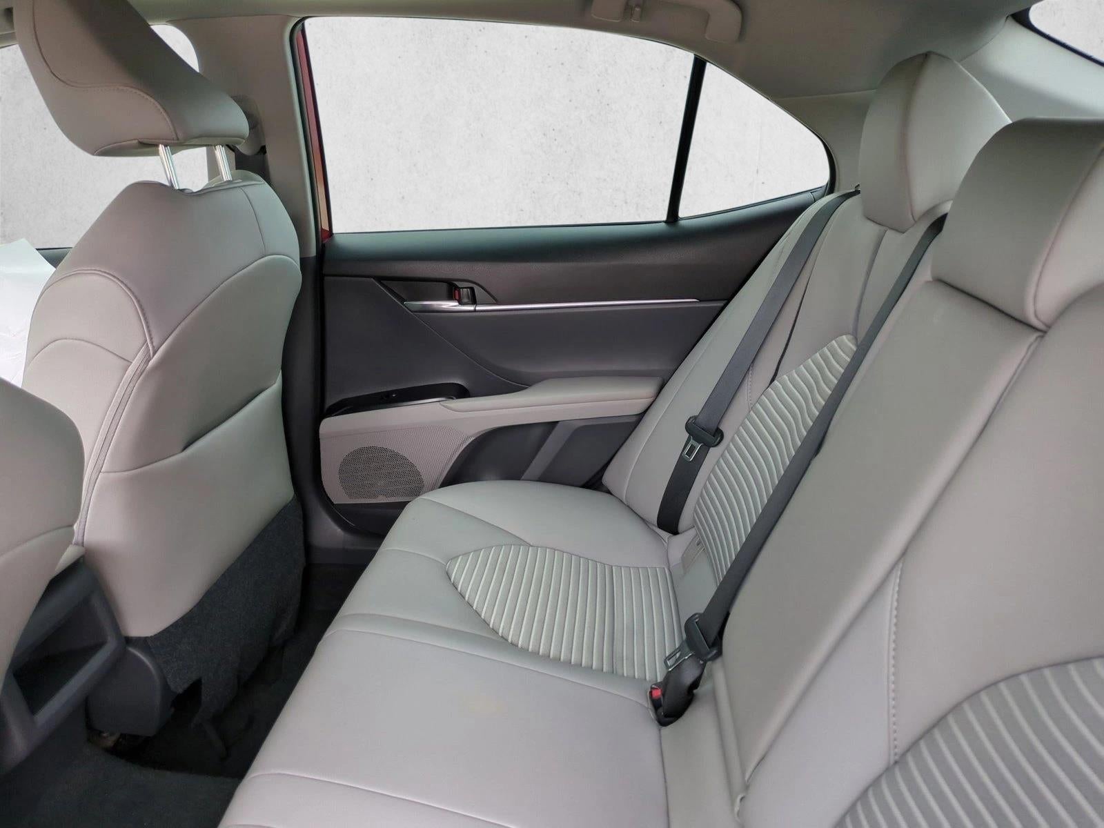 2020 Toyota Camry SE Auto (SE)