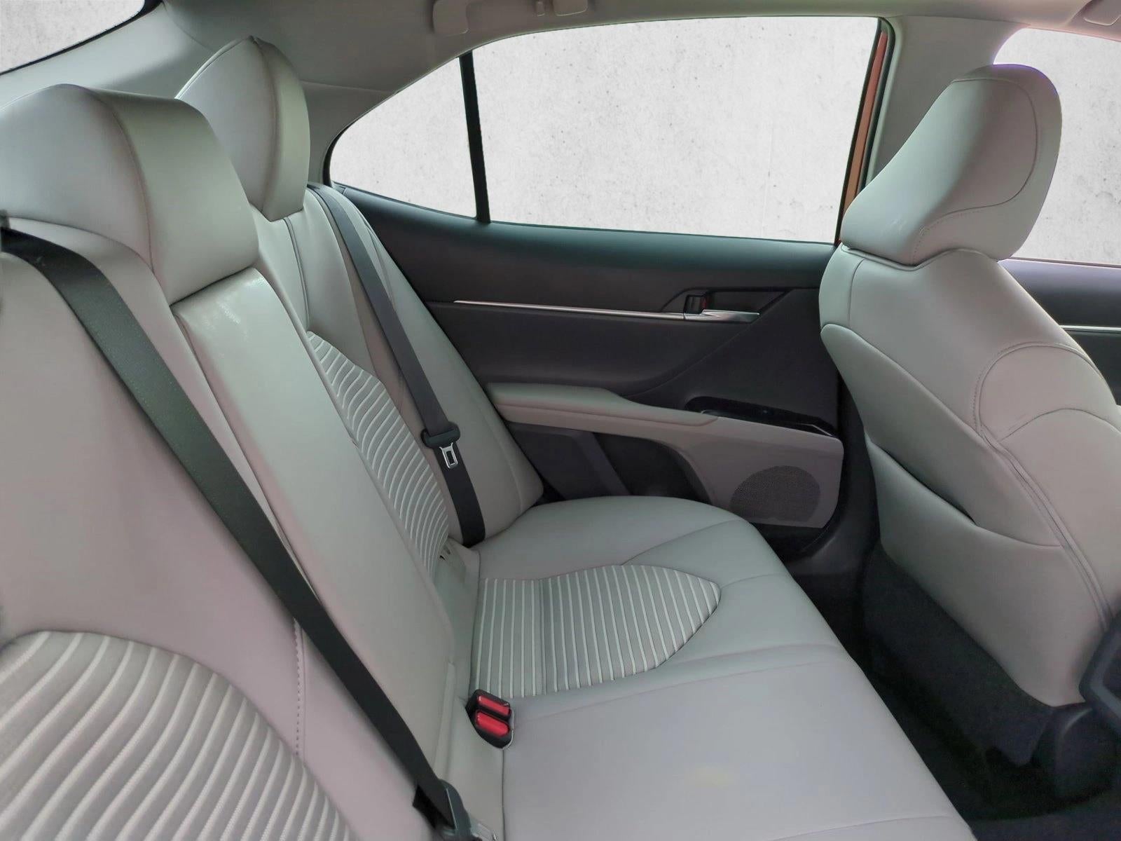 2020 Toyota Camry SE Auto (SE)