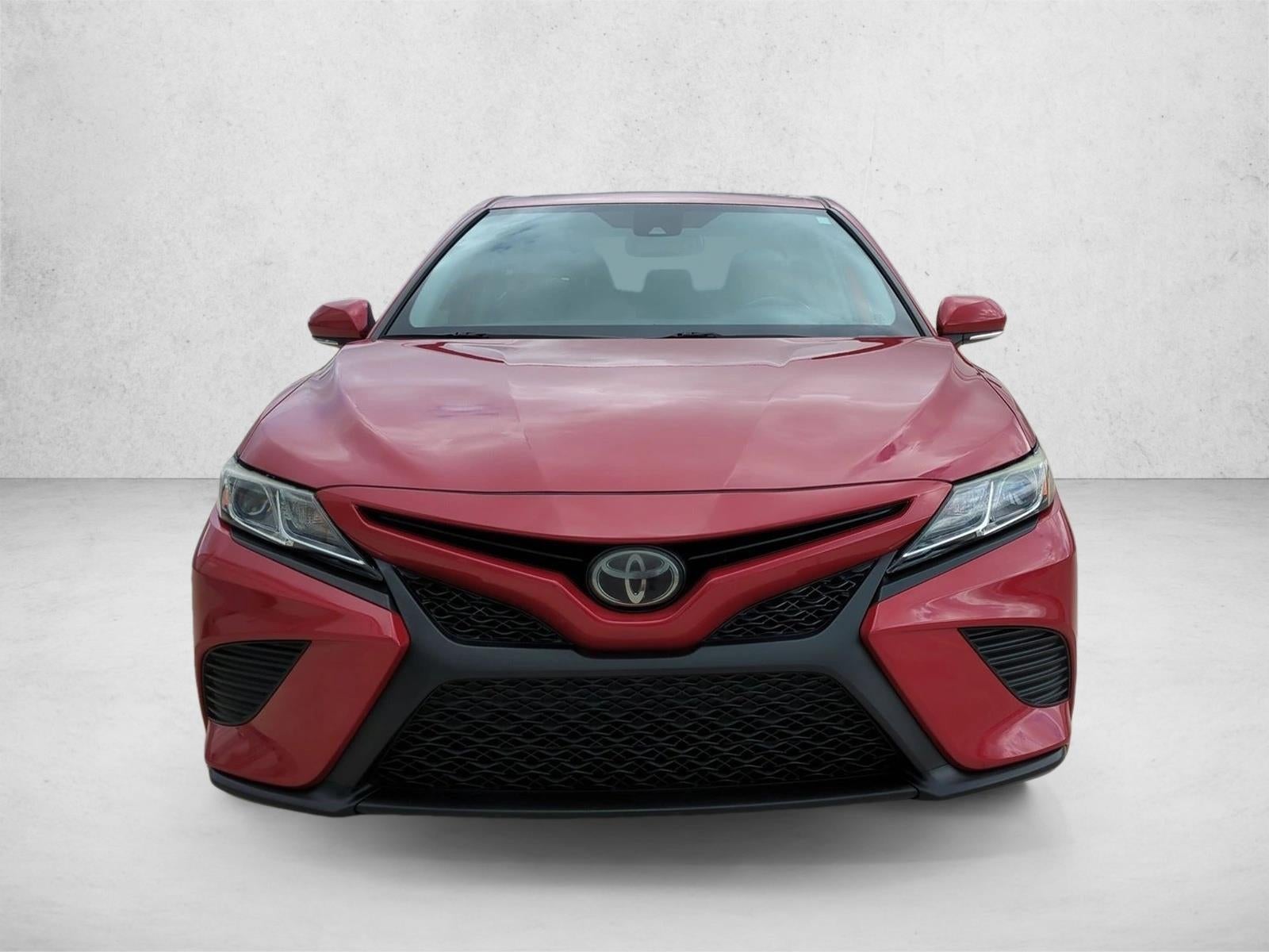 2020 Toyota Camry SE Auto (SE)